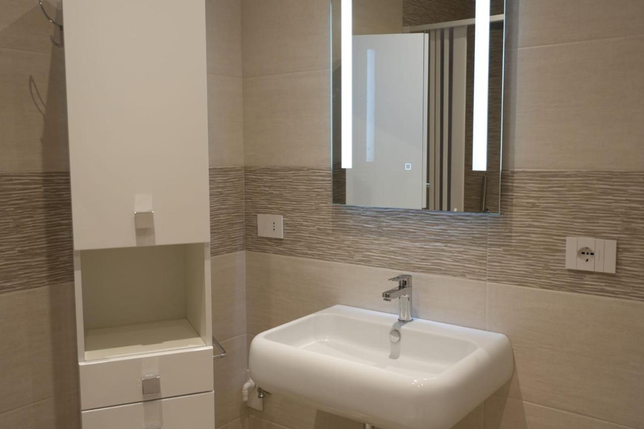 Homega - City Center New Apartment Бари Экстерьер фото